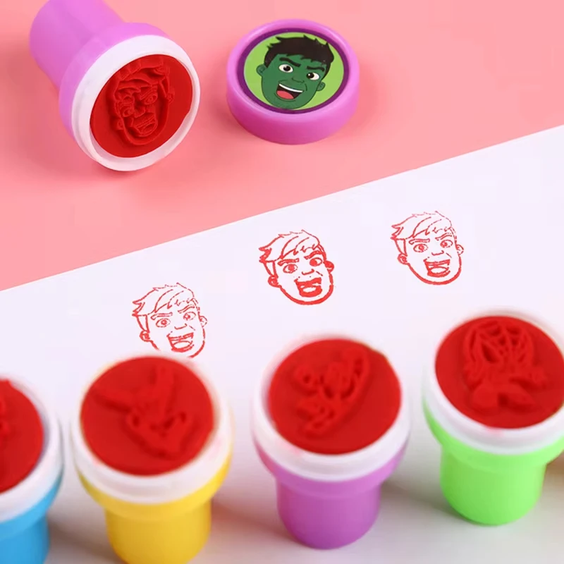 Spidey and His Amazing Stamps  - Cosplay Prop Filler recension och pris
